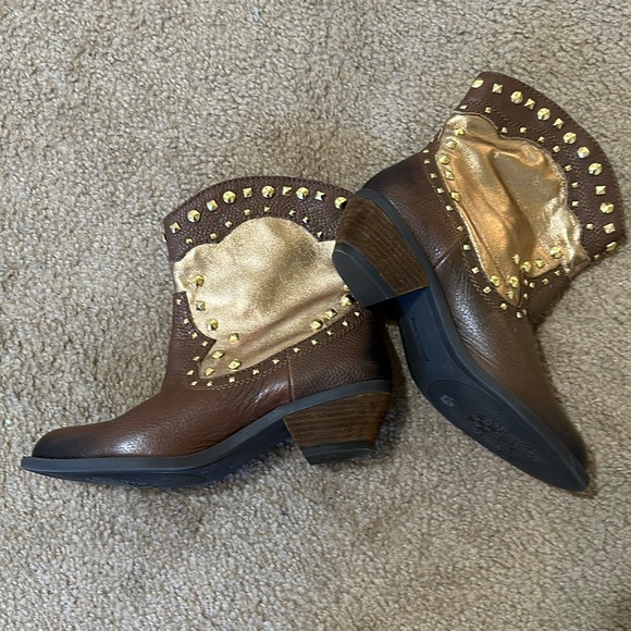 Vince Camuto Madalissa Studded Ankle Cowboy Boots Brown/Gold Latida Design - Picture 1 of 4